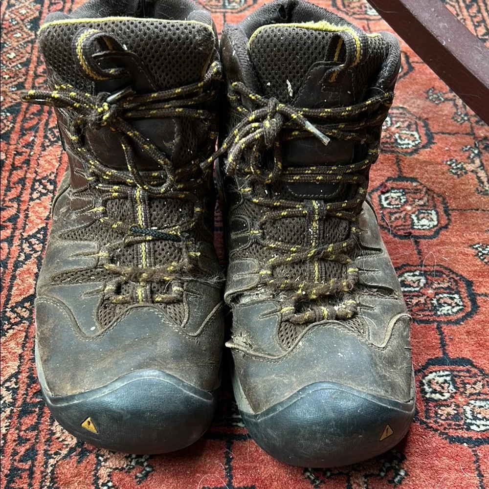Keen Brown Hiking Boots Size 11 in Used Condition, but good for yard work!